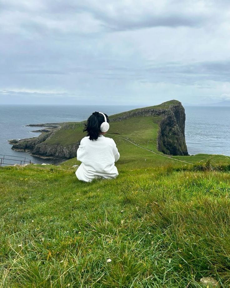 Hydration and snack pairing illustration